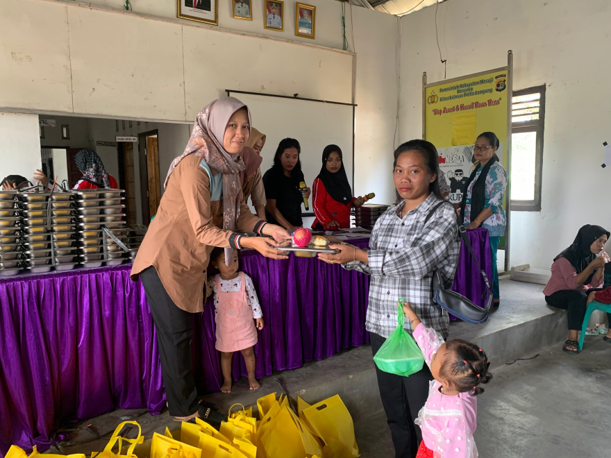 Pembagian Makan Bergizi Gratis (MBG) di Desa Jaya Sakti