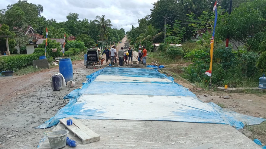 Pembangunan Jalan Rabat Beton di Desa Jaya Sakti: Dorong Aksesibilitas dan Pertumbuhan Ekonomi Warga